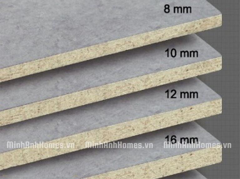 Bạt hồ cá chất lượng cao đang được thi công lắp đặt, cho thấy lớp vật liệu dày dặn và khả năng chống thấm vượt trội, quan trọng cho các dự án địa kỹ thuật.