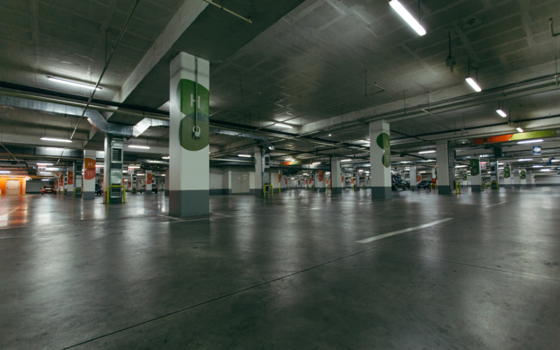 Các loại vật liệu chống thấm khác nhau được sử dụng cho tầng hầm để đối phó với áp lực nước ngầm