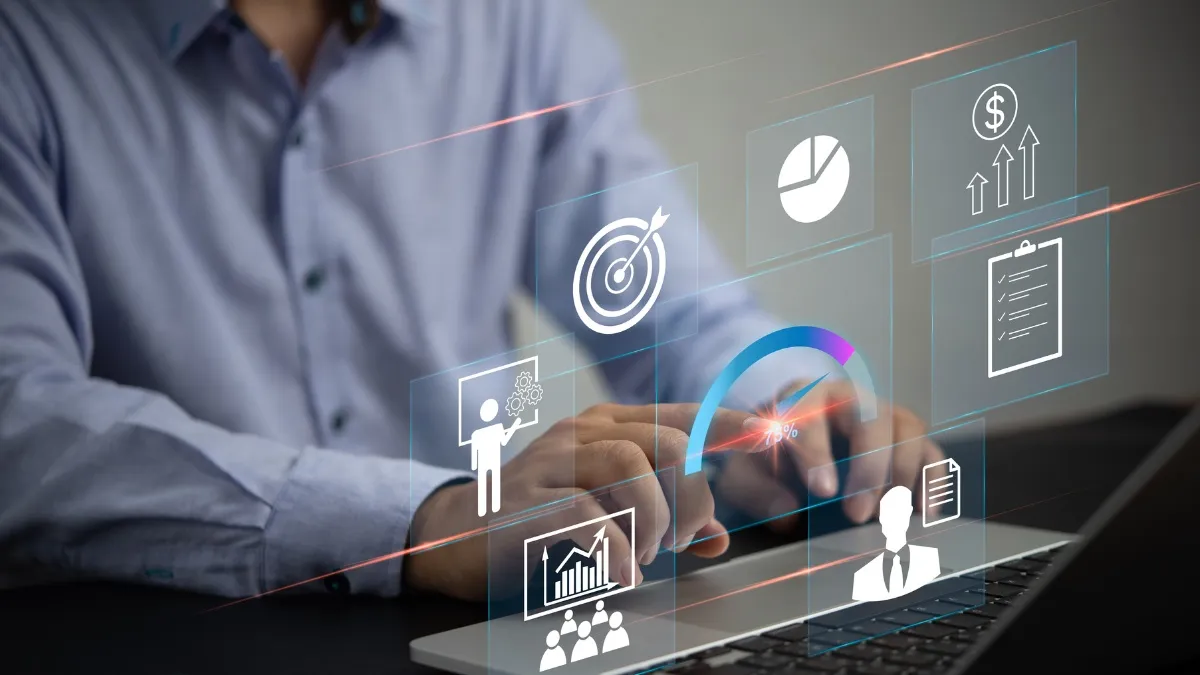 Các lợi ích chính của việc triển khai hệ thống SAP, minh họa bằng biểu tượng và văn bản.