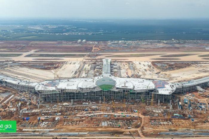 Vai địa kỹ thuật được trải phẳng phiu trên công trường, sẵn sàng cho lớp vật liệu tiếp theo