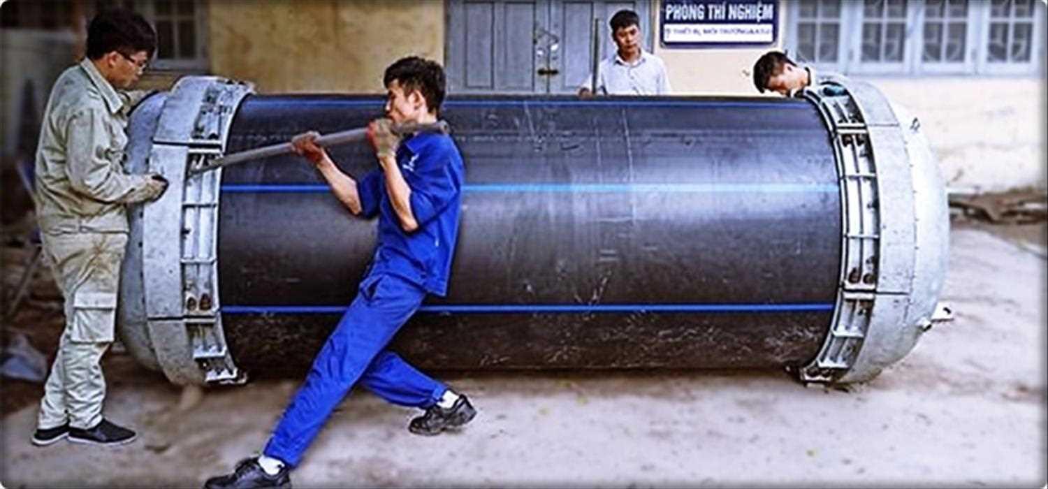 Thí nghiệm xác định độ bền nén của ống địa kỹ thuật trong phòng thí nghiệm để đánh giá khả năng chịu tải trọng từ đất và các yếu tố khác, đảm bảo an toàn cho công trình xây dựng.