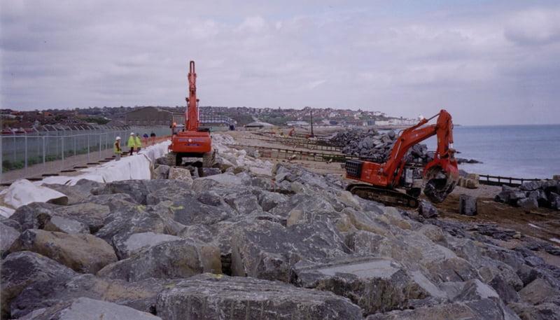 Vải địa kỹ thuật được sử dụng để gia cố nền đường đắp cao tốc