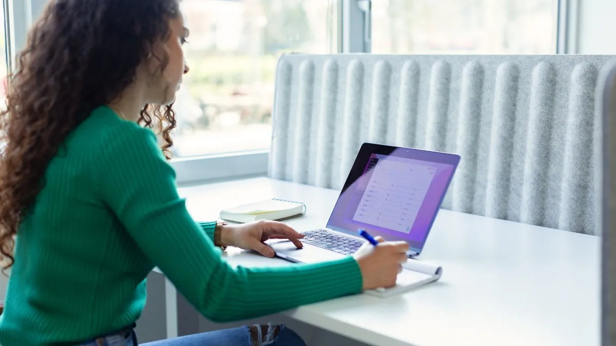 Giao diện quản lý mua hàng trong SAP, theo dõi đơn đặt hàng và nhà cung cấp.