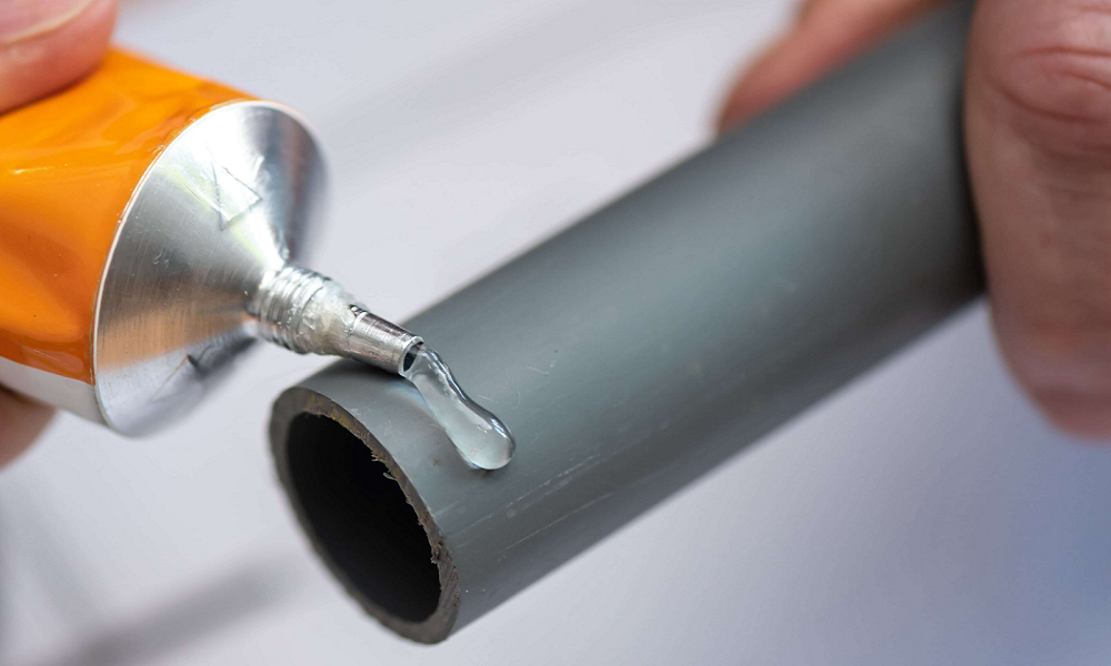 Hàn màng HDPE bằng máy hàn nhiệt là kỹ thuật phổ biến để tạo mối nối chắc chắn và liền mạch