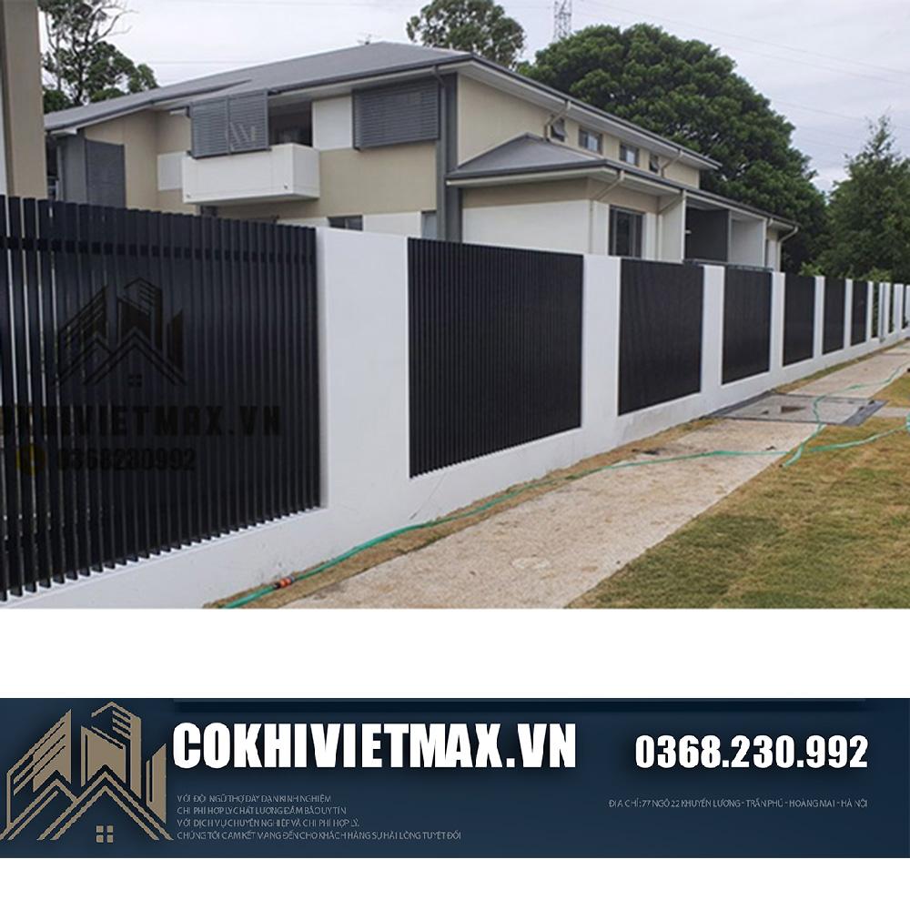 Hàng rào mạ kẽm sơn tĩnh điện màu đen, thiết kế hiện đại, tạo vẻ sang trọng và an ninh cho biệt thự cao cấp