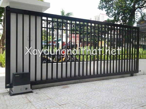 Hàng rào mạ kẽm sơn tĩnh điện màu xám lắp đặt bao quanh công trường xây dựng tại Hà Nội, đảm bảo an ninh và ngăn bụi bẩn bay ra ngoài