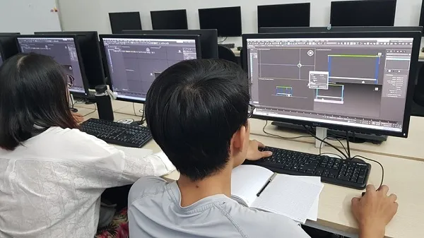 Học viên tham gia khóa học AutoCAD cấp tốc tại phòng máy thực hành.