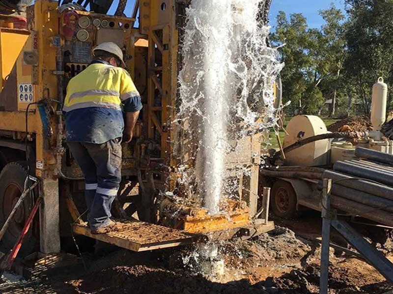 khảo sát địa chất bằng phương pháp khoan giếng lấy mẫu đất và đá