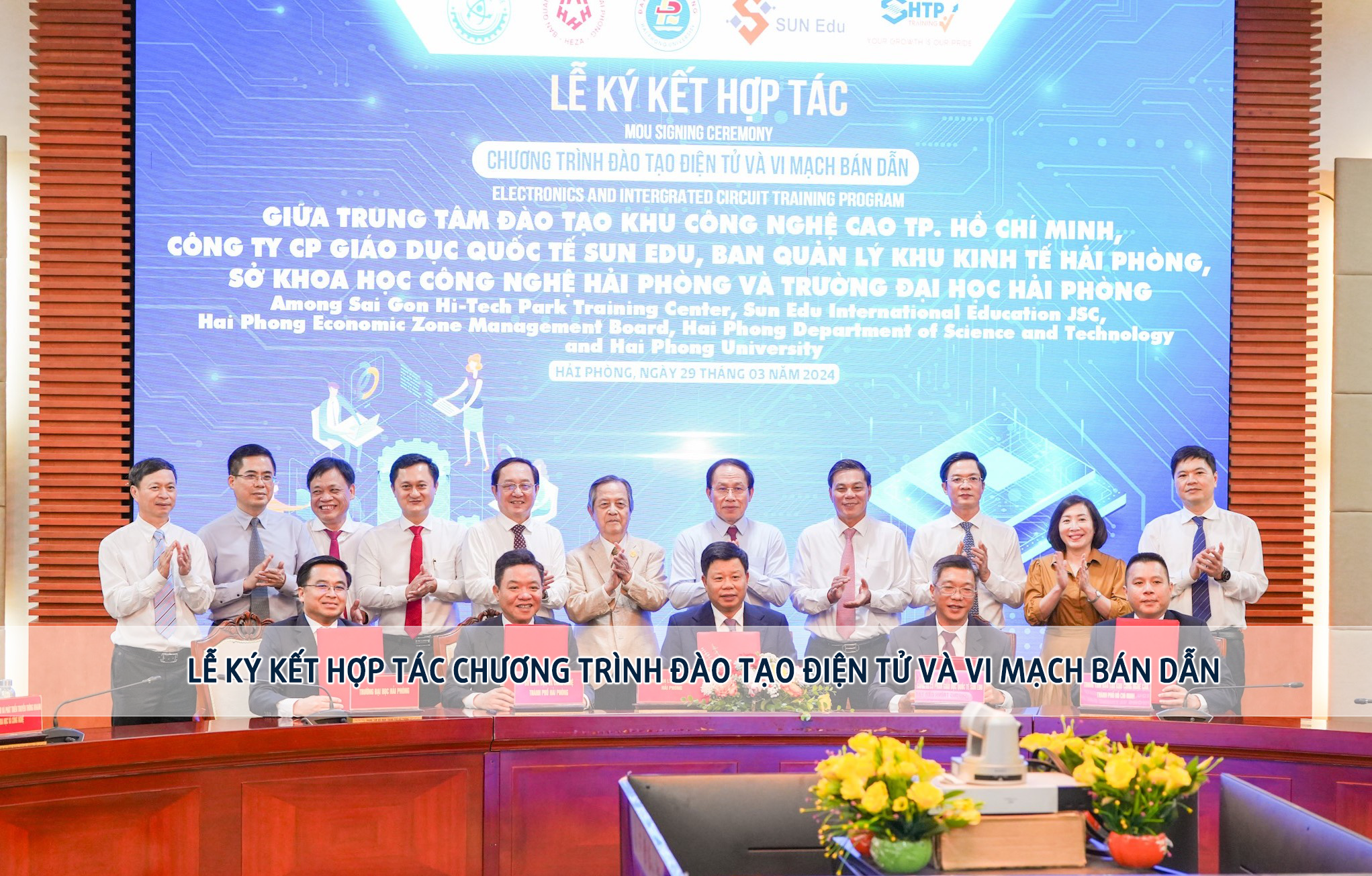 Alt text: Kỹ sư làm việc trong phòng thí nghiệm nghiên cứu và phát triển giống thủy sản, với các thiết bị hiện đại