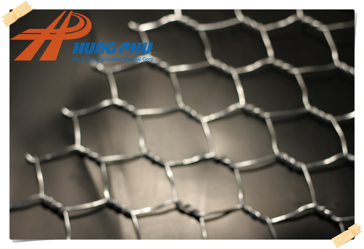 Lắp đặt rọ đá theo từng lớp để tạo nên sự vững chãi cho công trình