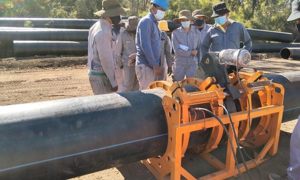 Lắp ráp phụ kiện hàn điện trở với ống HDPE