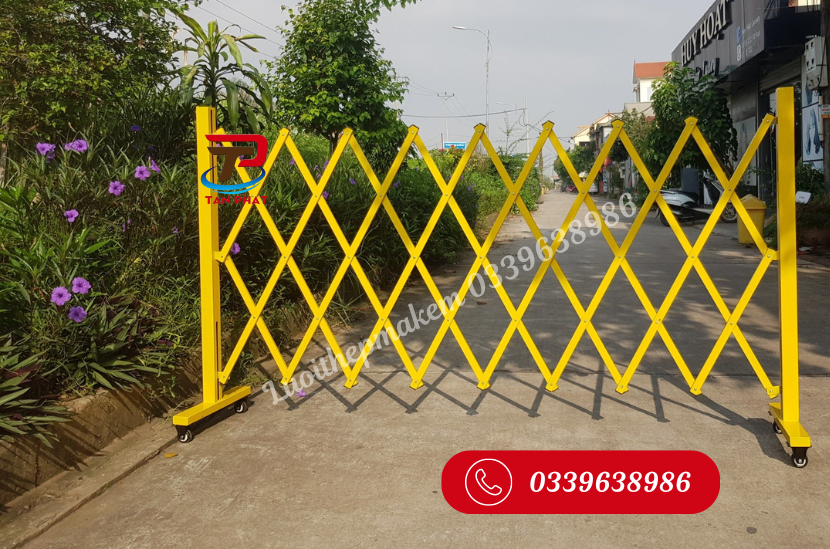 Lưới mắt cáo thép đơn giản với các mắt hình thoi, phù hợp làm hàng rào bảo vệ hoặc phân chia khu vực