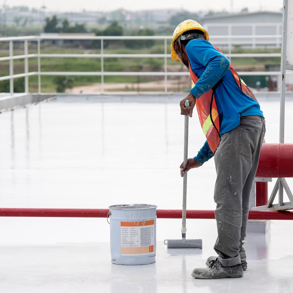 Màng chống thấm bitum và polymer được thi công cho ống địa kỹ thuật, tạo lớp bảo vệ hiệu quả khỏi nước xâm nhập và hóa chất ăn mòn.