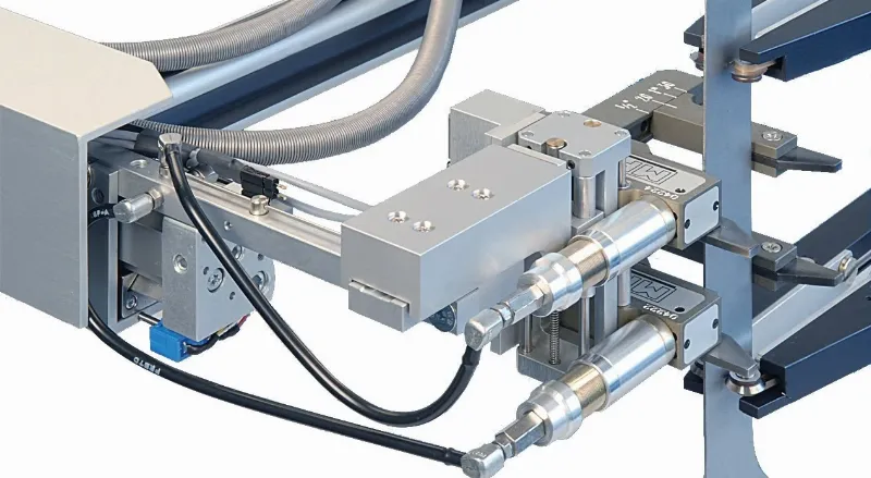 Cận cảnh máy đo độ giãn dài của mẫu nhựa