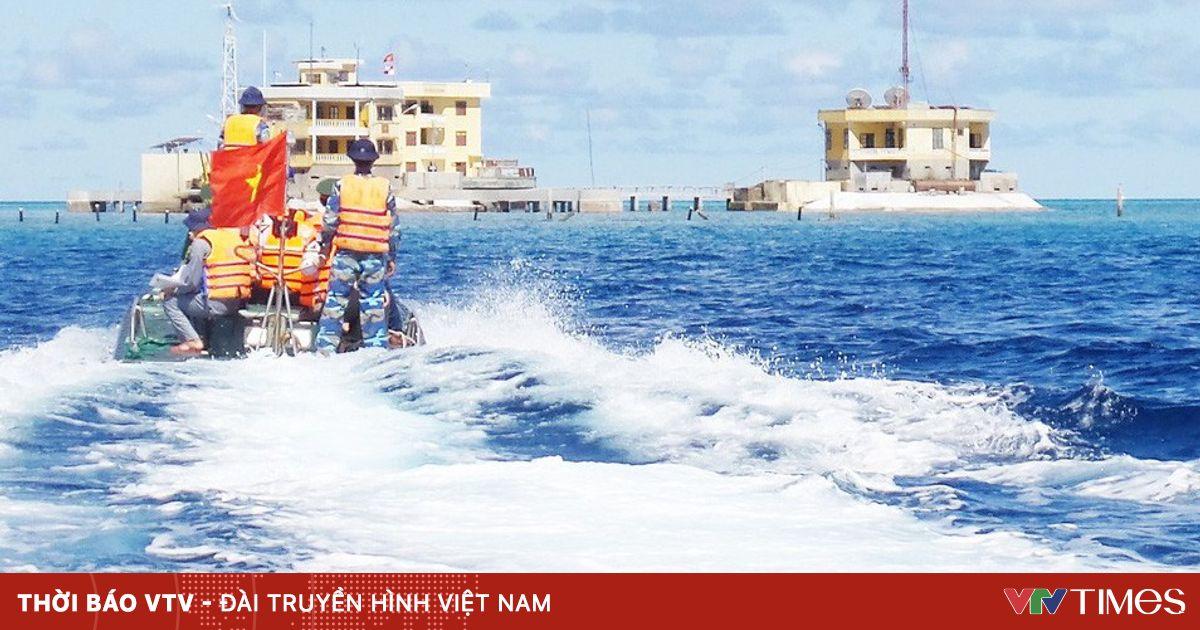 Rọ đá Việt Nam vững vàng trước sóng biển