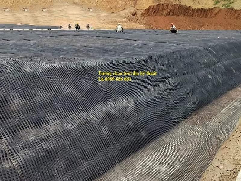 Cấu tạo tường chắn đất có cốt với các lớp lưới địa kỹ thuật xen kẽ vật liệu rời