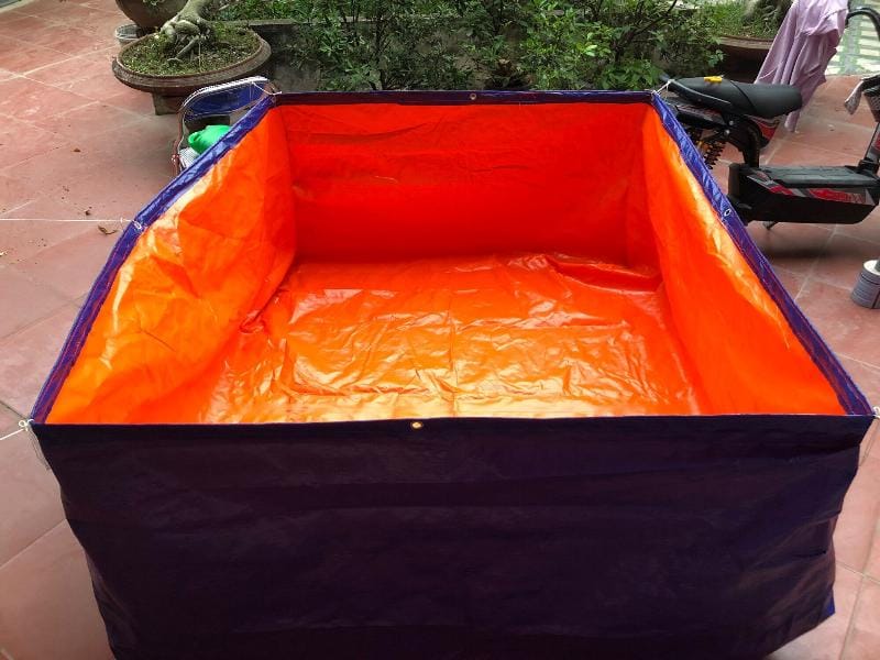 Bạt HDPE được sử dụng để lót đáy và thành hồ nuôi trồng thủy sản, đảm bảo giữ nước hiệu quả.