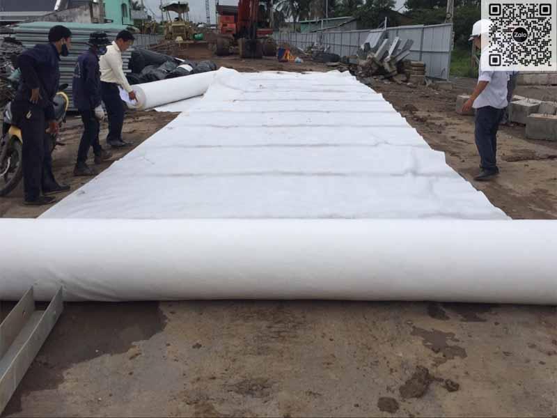 Vải địa kỹ thuật APT 12 được ứng dụng để gia cố nền đường cao tốc, giúp tăng cường độ ổn định và tuổi thọ công trình.