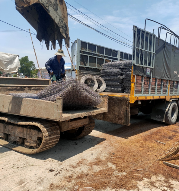 Vải địa kỹ thuật HDPE được ứng dụng trong công trình thủy lợi, giúp gia cố bờ kè và chống xói lở, đảm bảo tính ổn định lâu dài.