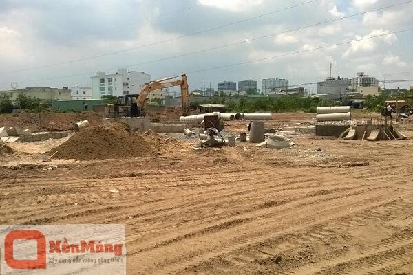 Vải địa kỹ thuật đóng vai trò quan trọng trong việc gia cố nền móng, phân cách các lớp vật liệu rời và tăng cường khả năng chịu tải cho các công trình giao thông, thủy lợi và dân dụng.