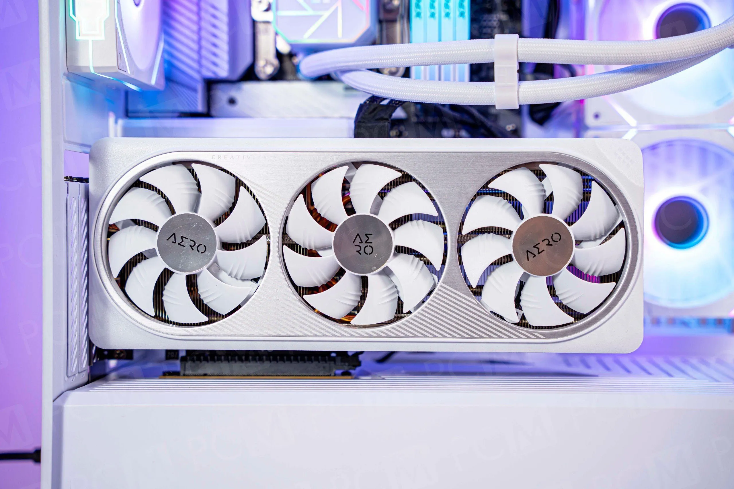 Cận cảnh một card đồ họa máy tính cao cấp