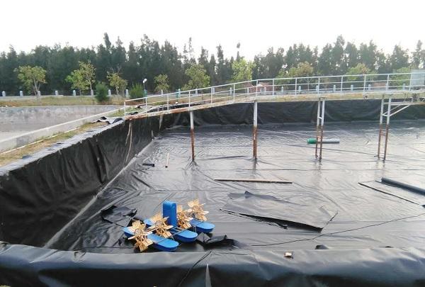 Cận cảnh cuộn màng chống thấm HDPE Huitex chính hãng từ Đài Loan chuẩn bị cho công trình