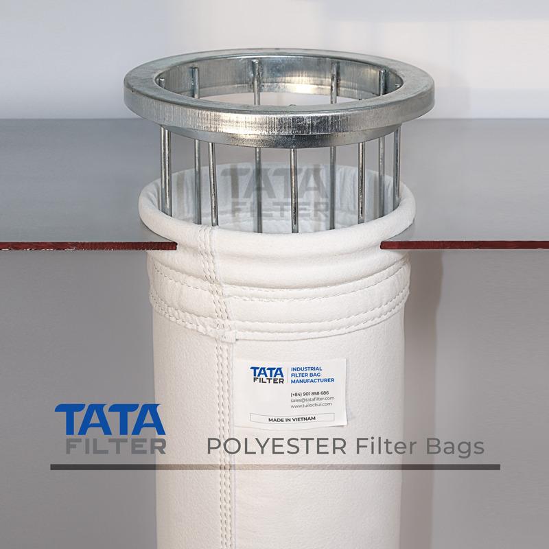 Một cuộn vải địa kỹ thuật không dệt màu trắng tinh khiết, thể hiện rõ cấu trúc sợi và chất lượng vật liệu