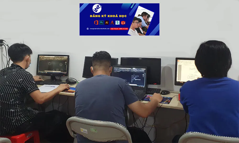 Giảng viên hướng dẫn học viên sử dụng phần mềm Autocad