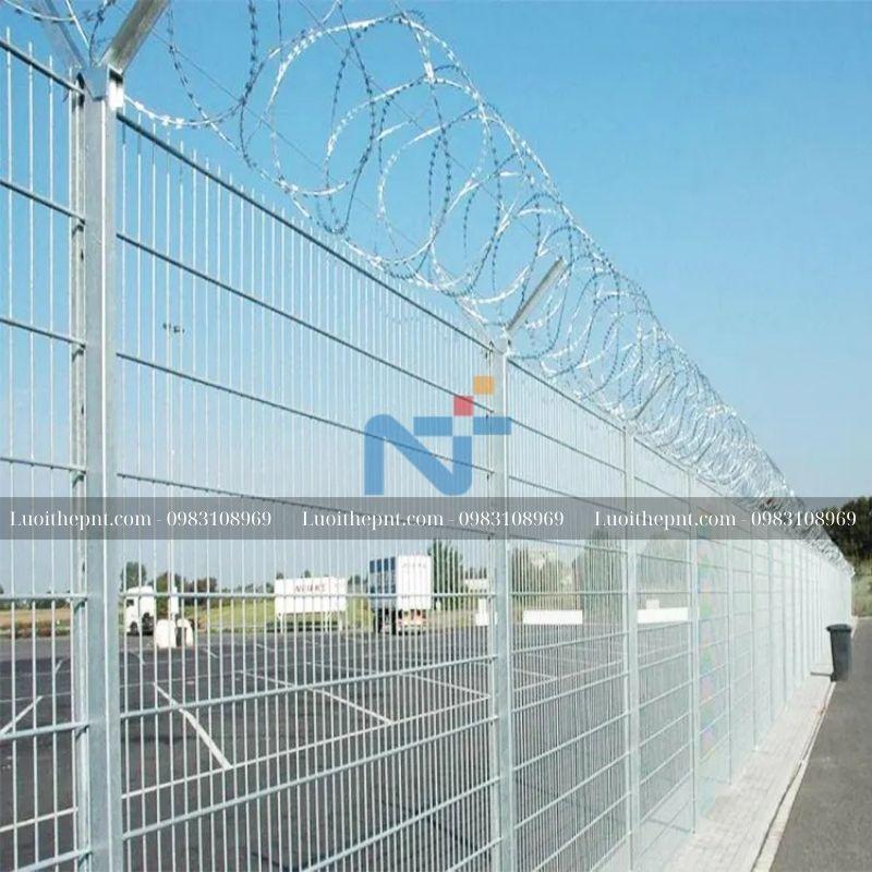 Hàng rào mạ kẽm bền bỉ, chống ăn mòn hiệu quả, bảo vệ không gian công trình
