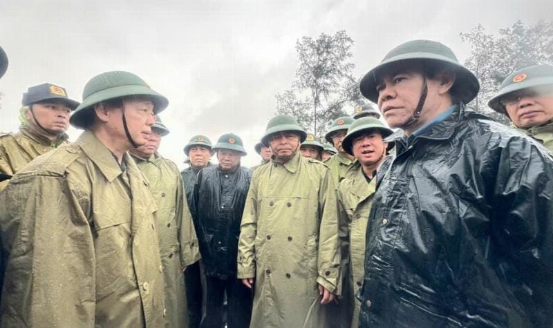 Kè sông bằng rọ đá gia cố, bảo vệ khu dân cư khỏi xói lở và lũ lụt