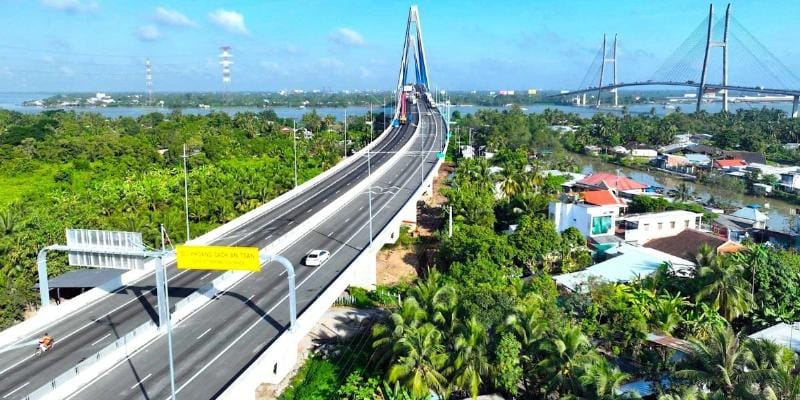 Kỹ sư địa kỹ thuật khảo sát địa chất công trình và đánh giá tiêu chuẩn bền lâu dài của đá