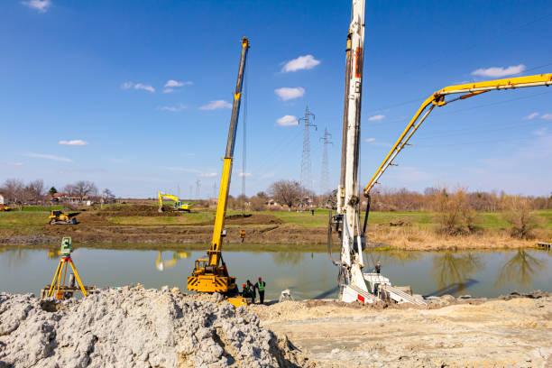 Khảo sát địa chất công trình bằng phương pháp khoan giếng lấy mẫu đất đá chuyên sâu