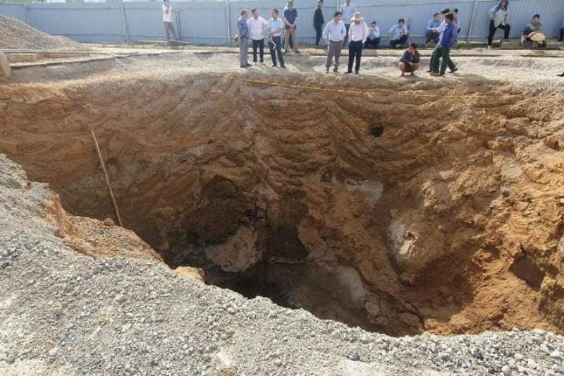 Nguy cơ lún sụt đất do khai thác nước ngầm gây nứt tường nhà dân, ảnh hưởng nghiêm trọng đến kết cấu