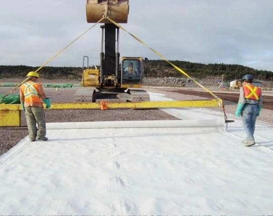 Hình ảnh mô phỏng thí nghiệm CBR kiểm tra sức kháng thủng của màng HDPE trong phòng thí nghiệm địa kỹ thuật công trình