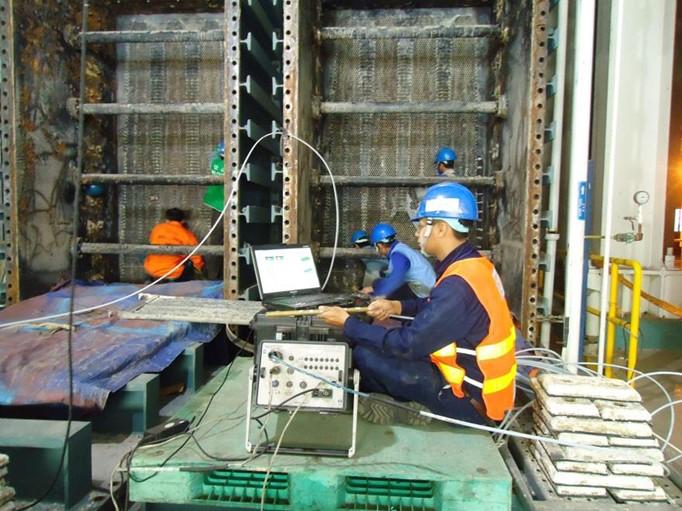 Sơ đồ minh họa vai trò quan trọng của địa kỹ thuật công trình trong việc đảm bảo sự ổn định của nền móng đập thủy điện.