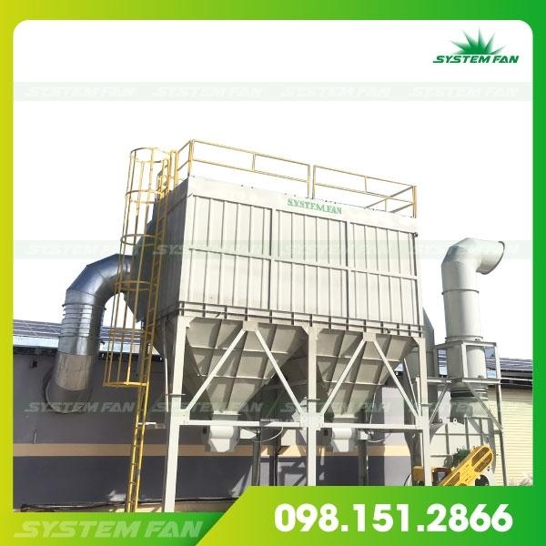 Hình ảnh bên ngoài của một nhà máy xử lý chất thải y tế hiện đại, sạch sẽ với công nghệ tiên tiến, ống khói có hệ thống lọc khí, thể hiện xu hướng quản lý chất thải bền vững.