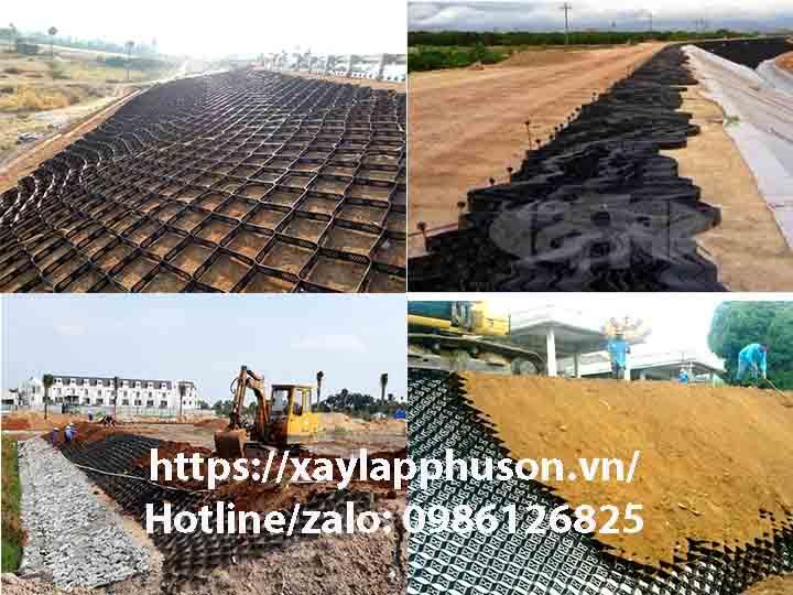 Hình ảnh công nhân đang thi công lắp đặt hệ thống Neoweb để ổn định mái dốc tại một công trình xây dựng đường bộ