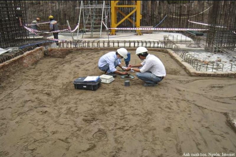 Hình ảnh thí nghiệm xác định góc nội ma sát của đất trong phòng thí nghiệm