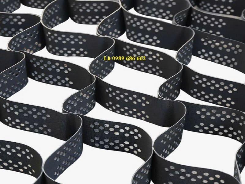 So sánh hiệu quả chống xói mòn của mái dốc trước và sau khi lắp đặt geocell trồng cỏ