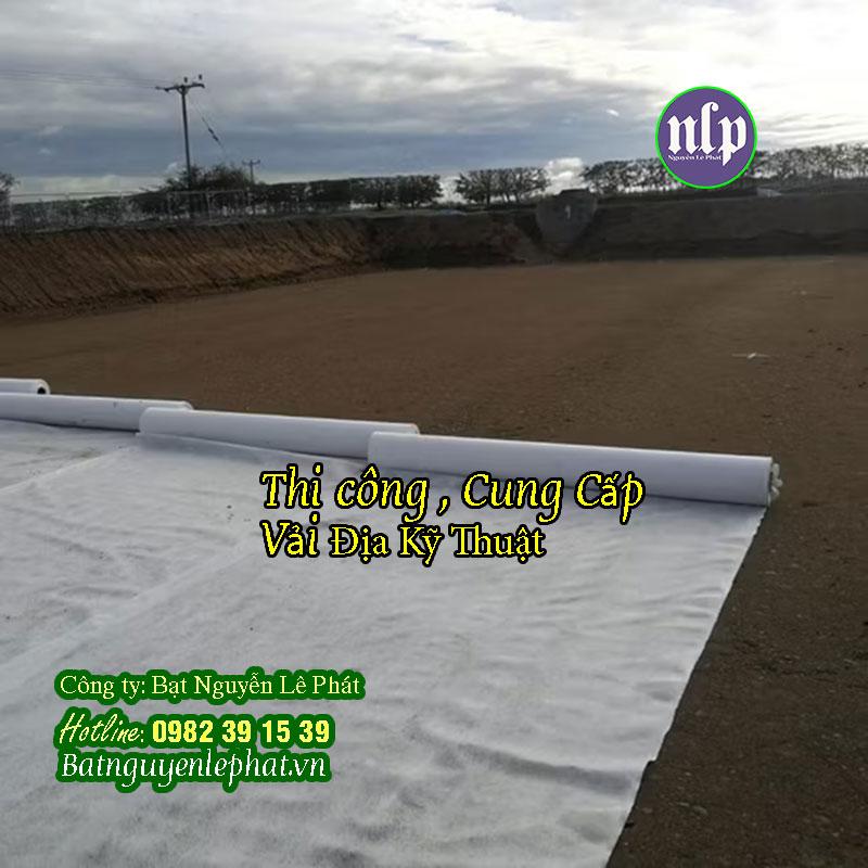 Vải địa kỹ thuật không dệt đóng vai trò quan trọng trong việc bảo vệ kết cấu và chống xói lở cho các công trình thủy lợi như đê, kè.