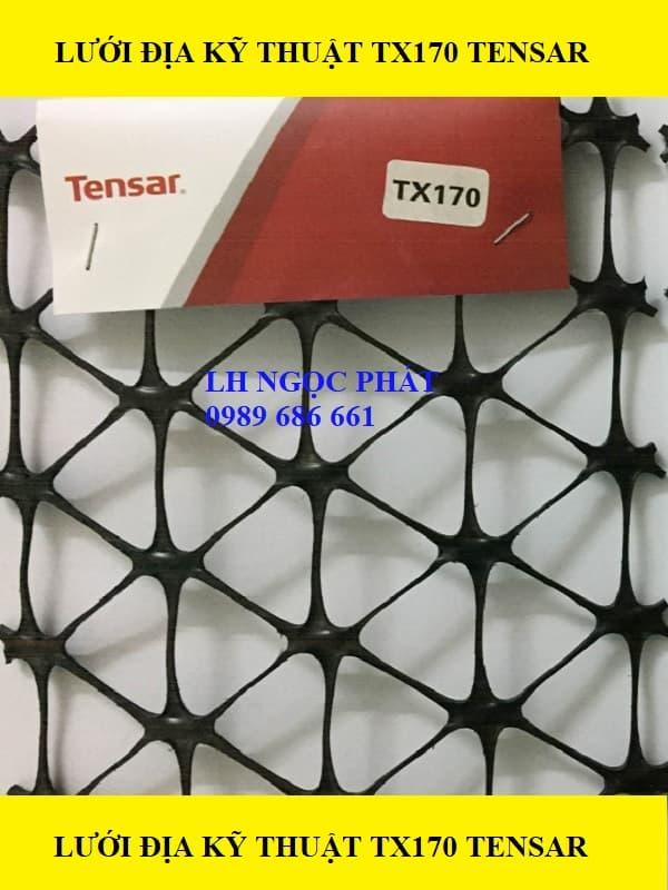 Cận cảnh cấu trúc dệt của vải địa kỹ thuật dệt 200kN/m màu đen với các sợi cường độ cao đan vuông góc