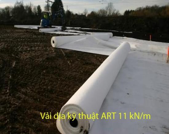 So sánh cận cảnh cấu trúc sợi dệt của ống địa kỹ thuật làm từ Polypropylene và Polyester